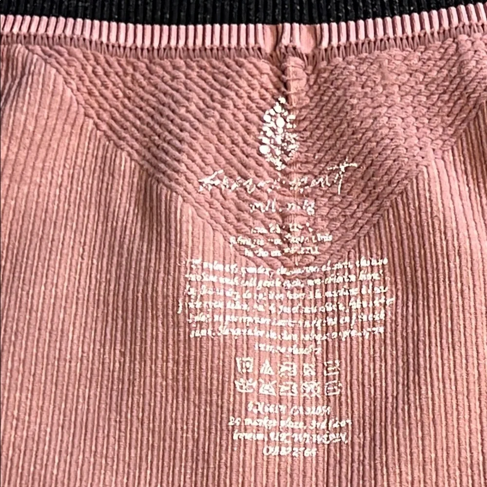 Free People Movement Prajna rubbered Short. sizeM/L stretch.            order127 - Picture 2 of 5